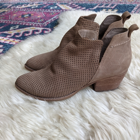 Dolce Vita Perforated Leather Ankle Boots Size 7 - Picture 4 of 8